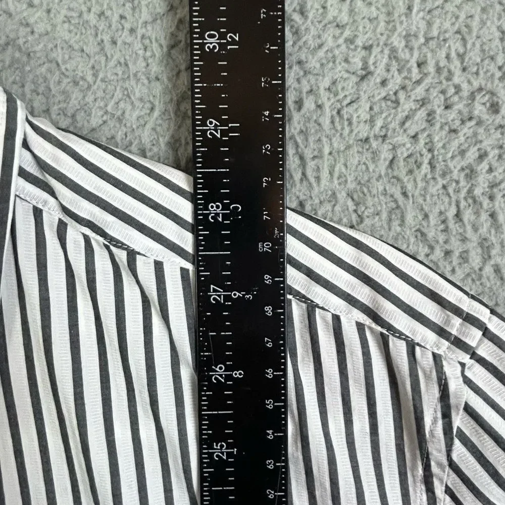 Hugo Boss Mens black and white Men's Striped Dress Shirt - size M